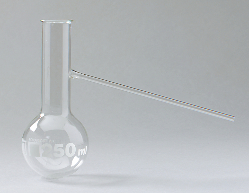 Das Bild zeigt einen Glaskolben mit einem seitlichen Auslass, der ein Volumen von 250 ml anzeigt. Er besteht aus Borosilikatglas und ist für chemische Experimente geeignet.